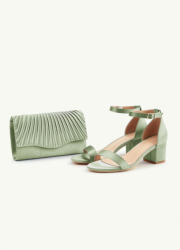 front Set di sandali e pochette a busta in raso metallizzato coordinato