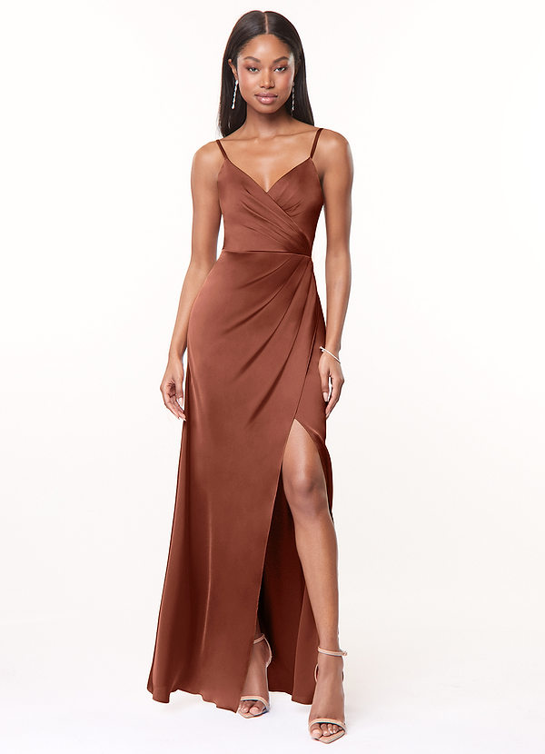 Azazie Maci Robes Demoiselle d'honneur Robe Trapèze en Satin extensible Col V plissé Argile image1