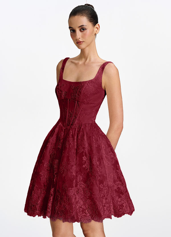 Laetitia Borgogna Mini abito con scollo quadrato, corsetto in pizzo e allacciatura a corsetto. image1