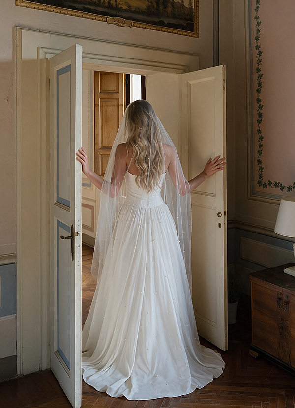front Jenna Pearl Chapel Veil