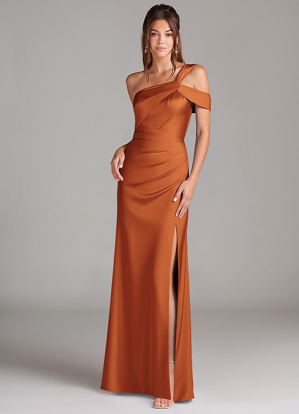 Azazie Wynter Robes Demoiselle d'honneur Robe Fourreau en Satin extensible Épaule décolletée Cannelle image1