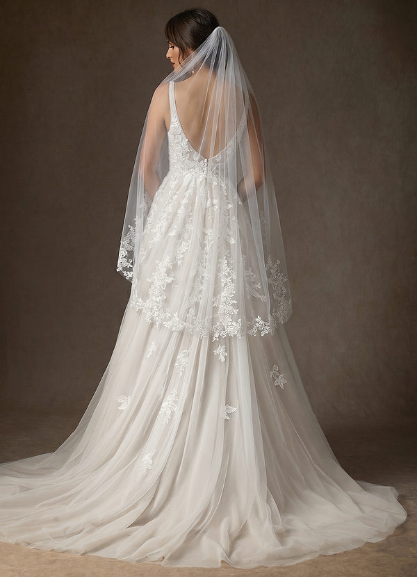 front Blooming Petal-Edged Lace Fingertip Veil