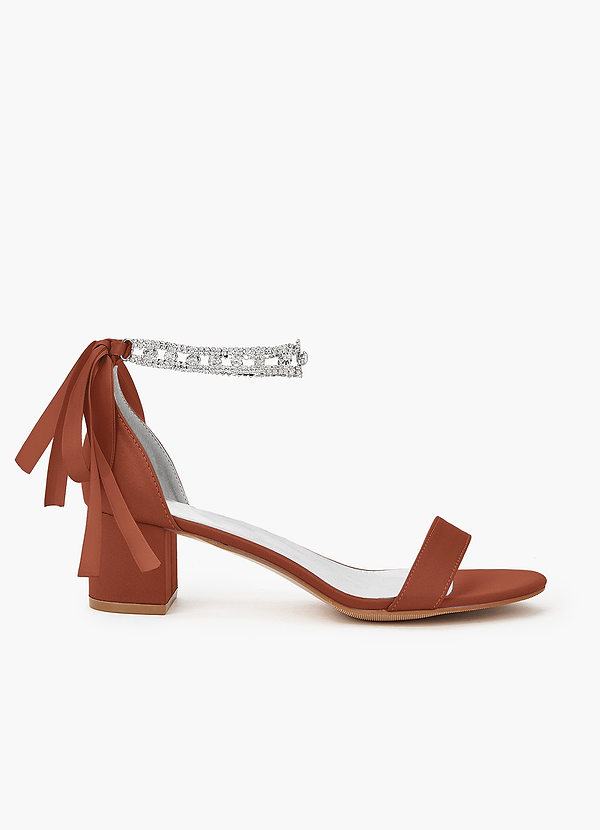 front Sandales à talons carrés en satin mat de couleur assortie avec brides et strass