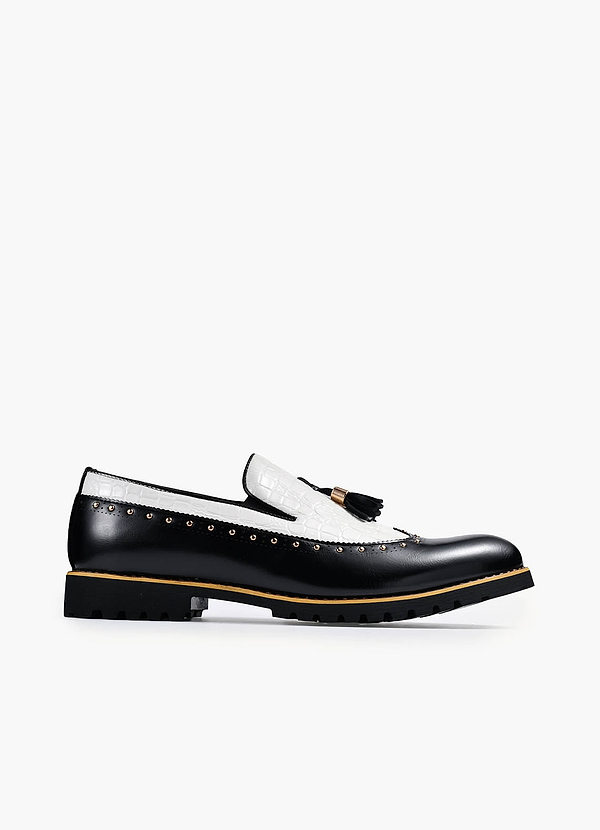 Herren-Loafer aus gemischtem Leder mit Quasten und Nieten front