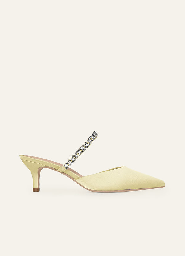 front Zapatos de tacón bajo con diamantes de imitación y satén elástico a juego