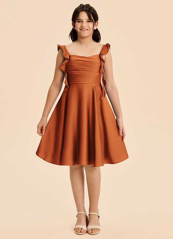 Azazie Kira Junior Vestido de Canela de Satén Elástico de Corte en A con Volante image1