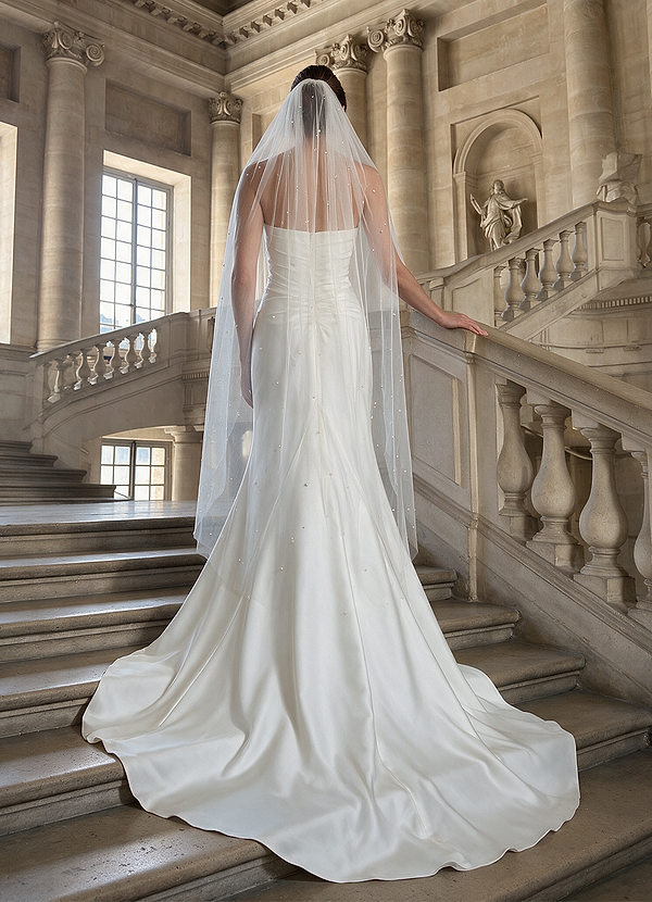 front Velo lungo fino al collo di Jenna Pearl