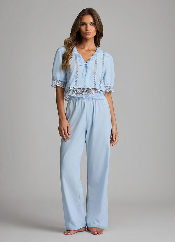 front Frostblau Pyjama-Set aus Lyocell-Baumwolle mit V-Ausschnitt, Spitzeneinsatz, kurzen Ärmeln und langer Hose