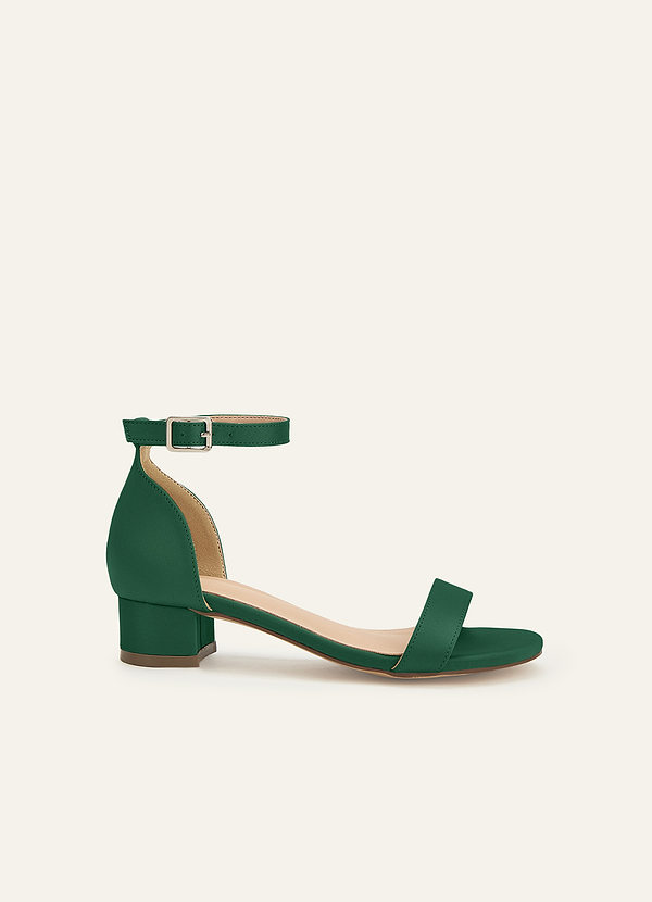 front Passende farblich abgestimmte, matte Satin-Sandalen mit einem Riemen für Mädchen mit Absatz