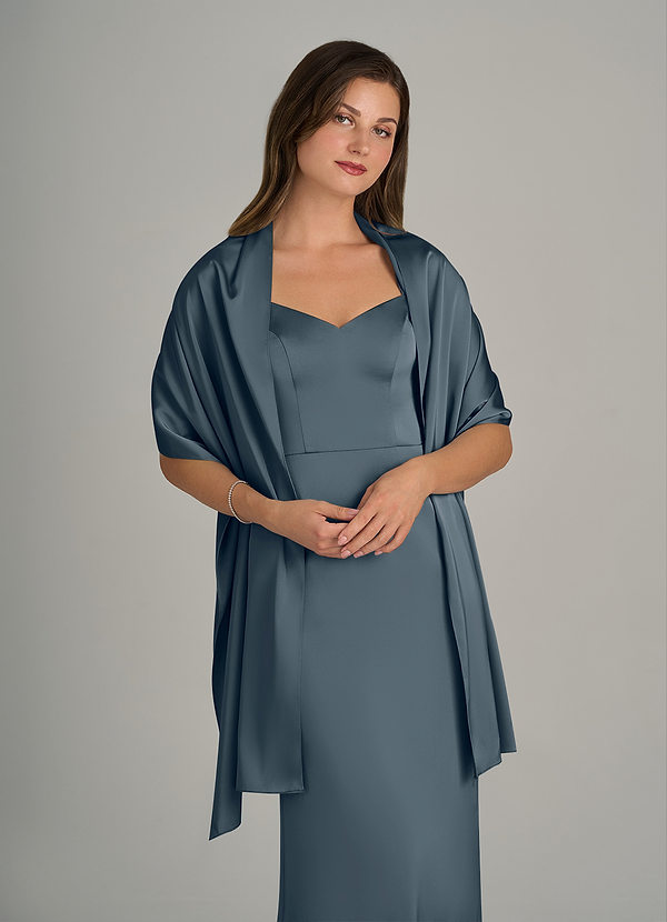 front Azazie Châle Irlandais En Satin Extensible De Couleur Assortie