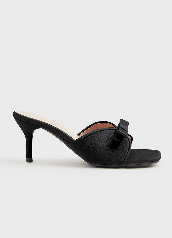 front Farblich passende Kitten Heels mit Satinschleife in Metallic