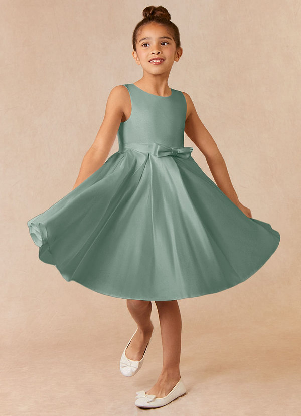 Azazie Coco Blumenkinder Kleider A-Linie Schleifen Matte Satin Kleid Silberner Salbei image1