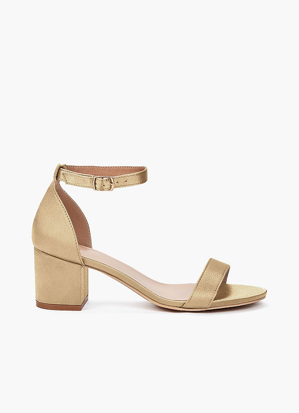 front Bijpassende kleur metallic satijnen sandalen met één bandje en blokhak
