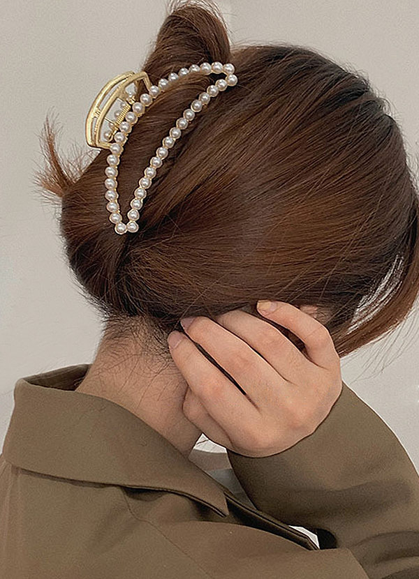 back Whimsical Pearl Hair Clip