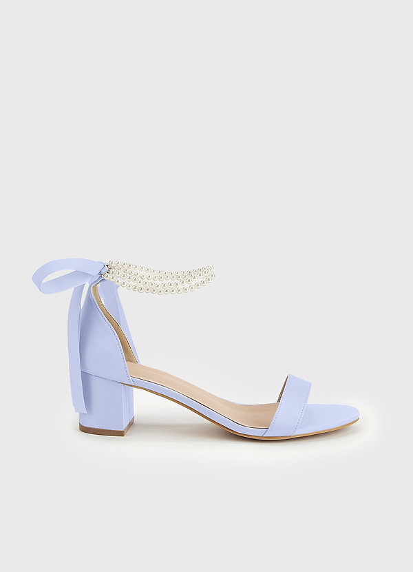 front Sandales à talons épais à bout ouvert, en satin mat de couleur assortie, avec perles et nœud