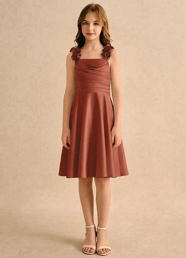 Azazie Resa Girls Formal Blomsterpigekjoler A-Line Plisseret Mat satin Knælængde Kjole image1