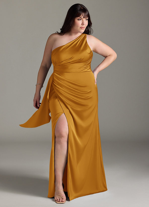 Azazie Maive Robes Demoiselle d'honneur Robe Fourreau en Satin extensible Rayé Caramel écossais image1