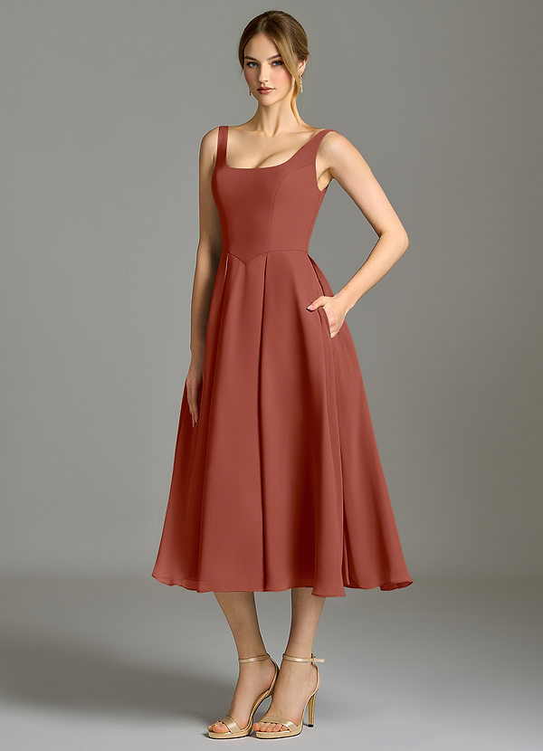 Azazie Amalie 신부 들러리 드레스 A라인 주름진 쉬폰 티 길이 드레스 image1