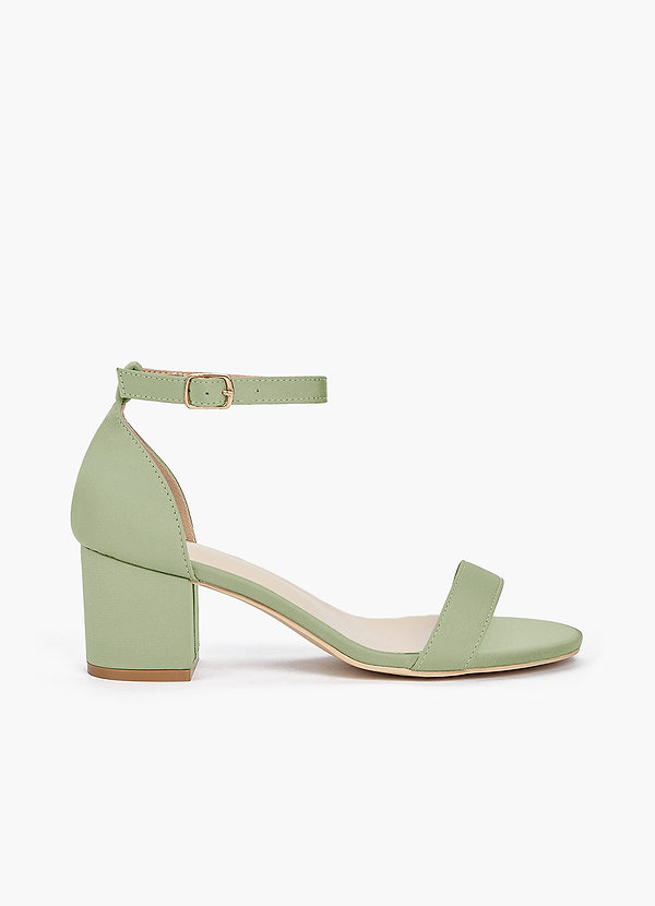 front Bijpassende kleur stretch satijnen sandalen met blokhak en één bandje en gesp