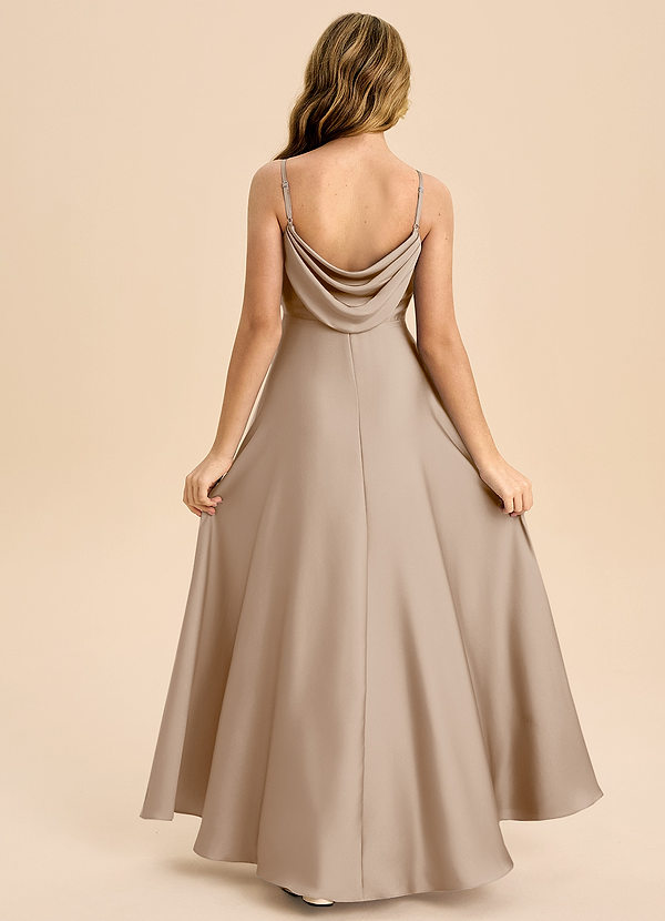 Azazie Bug Junior Robe Trapèze en Satin extensible Plissée Taupe image1