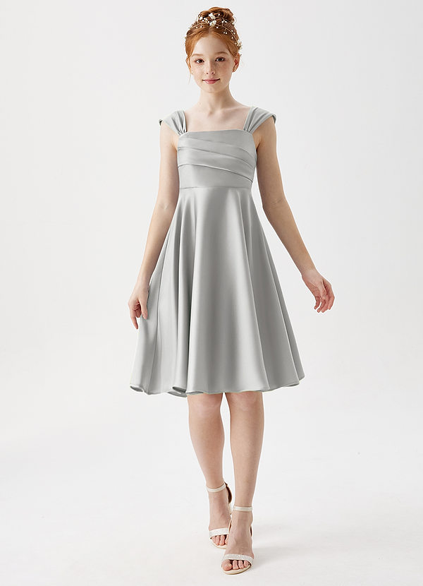 Azazie Amira Junior Vestido de Plata de Satén Elástico de Corte En A con Plisado image1