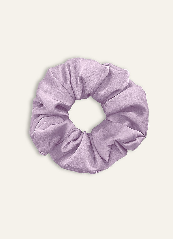 front Set van 3 extra grote stretch satijnen scrunchies in bijpassende kleur voor bruidsmeisjes.