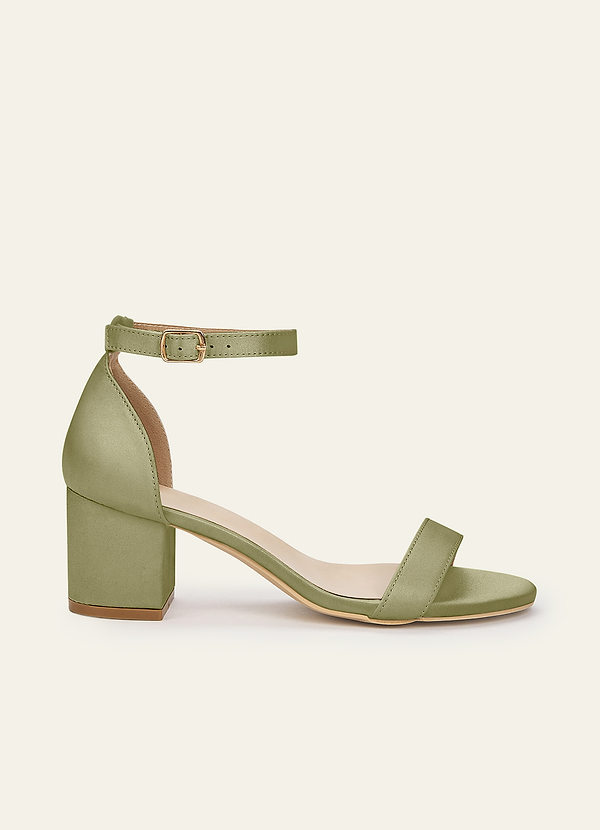 front Matchande färg Matt Satin Sandaler med ett rem och spänne i blockklack