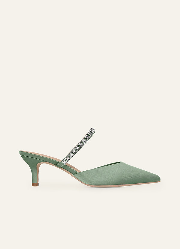 front Instapschoenen met kittenhakjes van stretch satijn in bijpassende kleur met strasssteentjes.