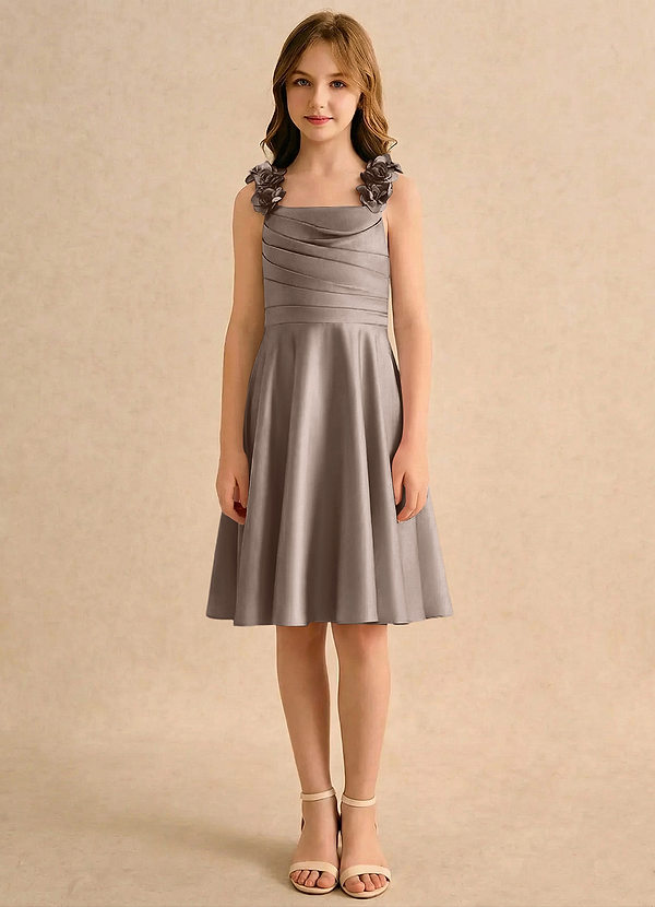 Azazie Resa Girls Formal Sukienki dla dziewczynek sypiących kwiaty Linia A Pofałdowany Matowy satynowy Długość do kolan Sukienka image1