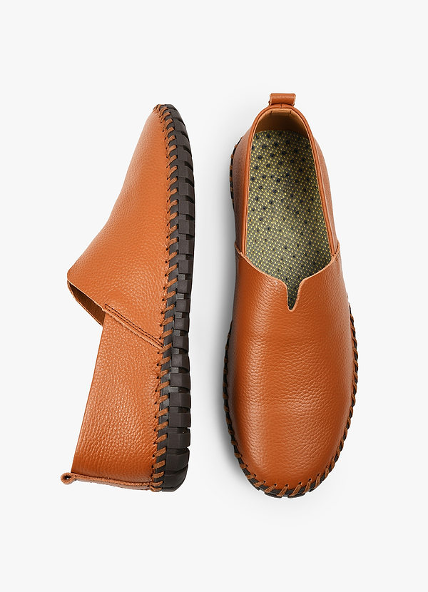 front Zapatos de vestir sin cordones para hombre, de poliuretano.