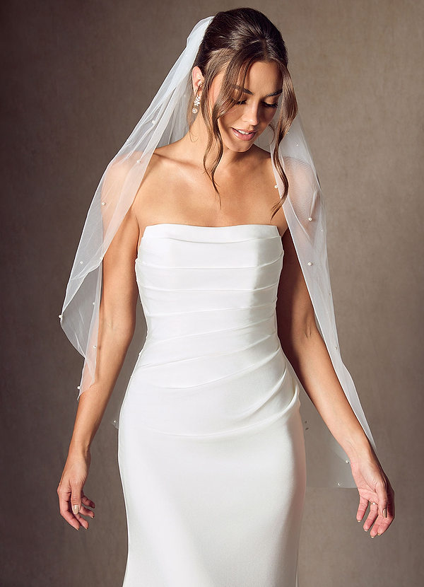 front Jenna Pearl Hip Length Veil