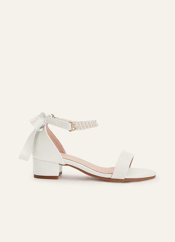 front Zapatos de tacón de bloque con punta abierta, perlas y lazo para niñas pequeñas y mayores.