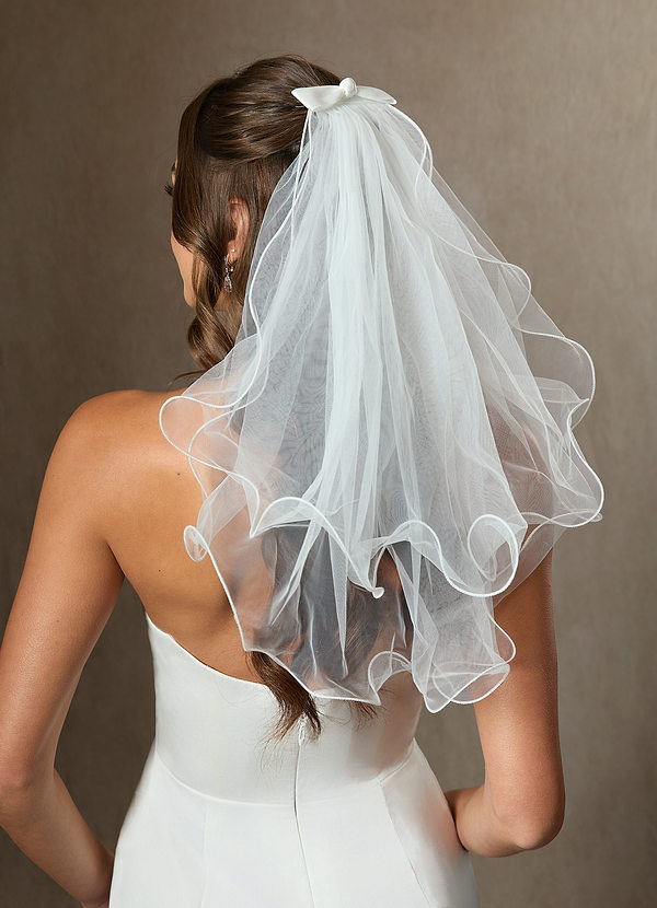 Bow Shoulder Length Wavy Layered Veil