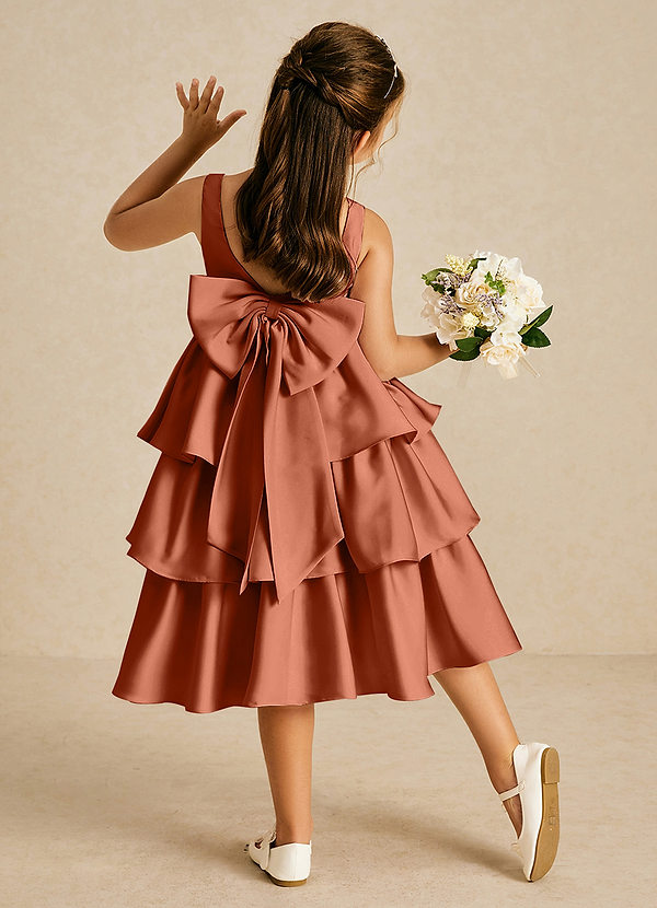 Azazie Margery Robes de Fillette d'Honneur Robe Trapèze en Satin extensible Arc Rose De Cèdre image1