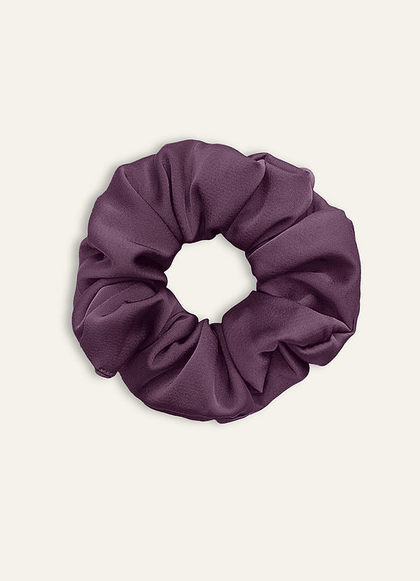 front Conjunto com 3 scrunchies grandes de cetim elástico para madrinhas, em cores combinando.