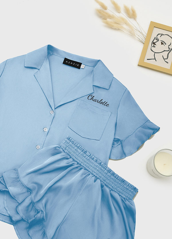 front Gepersonaliseerde pyjamaset met korte mouwen en geplooide, geborduurde naam in bijpassende kleur