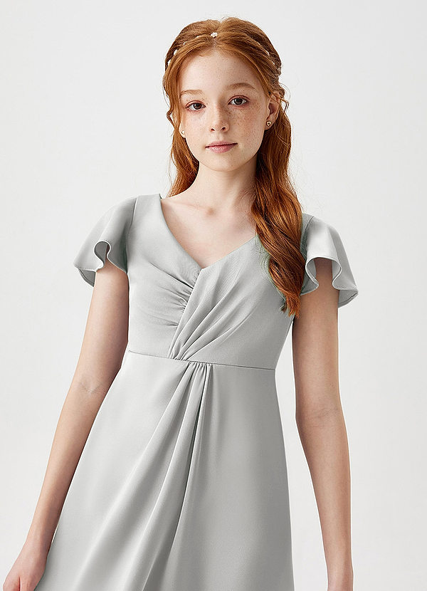 Azazie Soren Junior Vestido de Plata de Satén Elástico de Corte En A con Volante image1