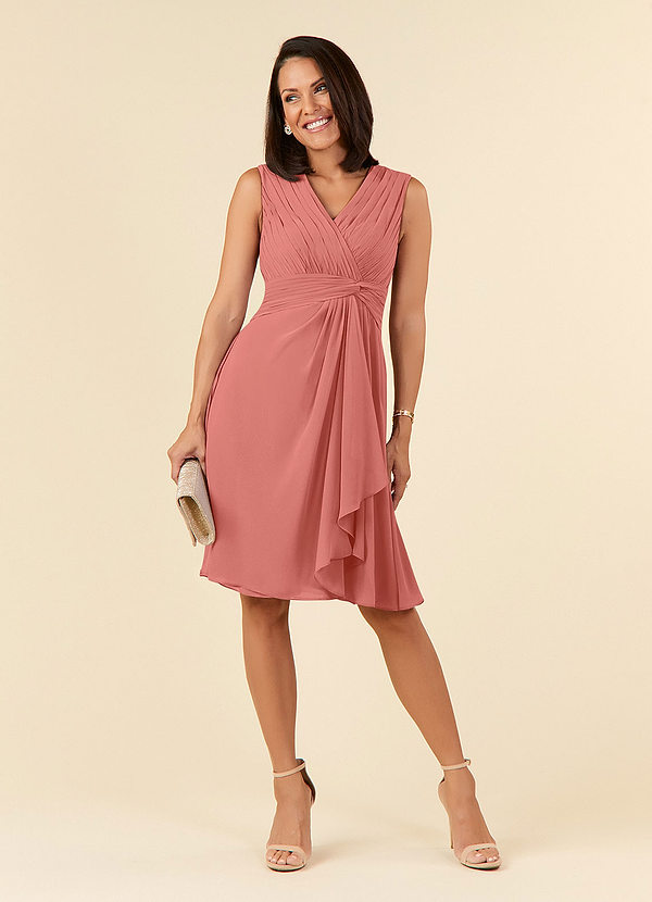 Azazie Theron Robe Mère de la Mariée & du Marié Robe Trapèze en Mousseline de soie Col V plissé Rose Saumon image1