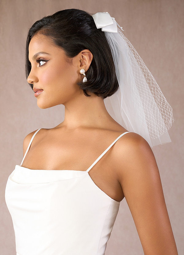 front Vintage Bow Veil