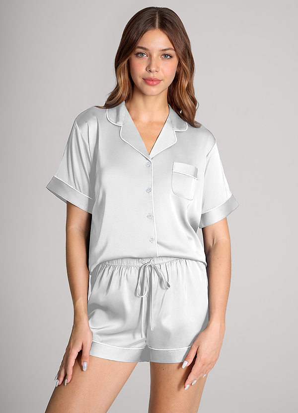 front Ensemble de pyjama en satin de couleur assortie avec passepoils contrastés