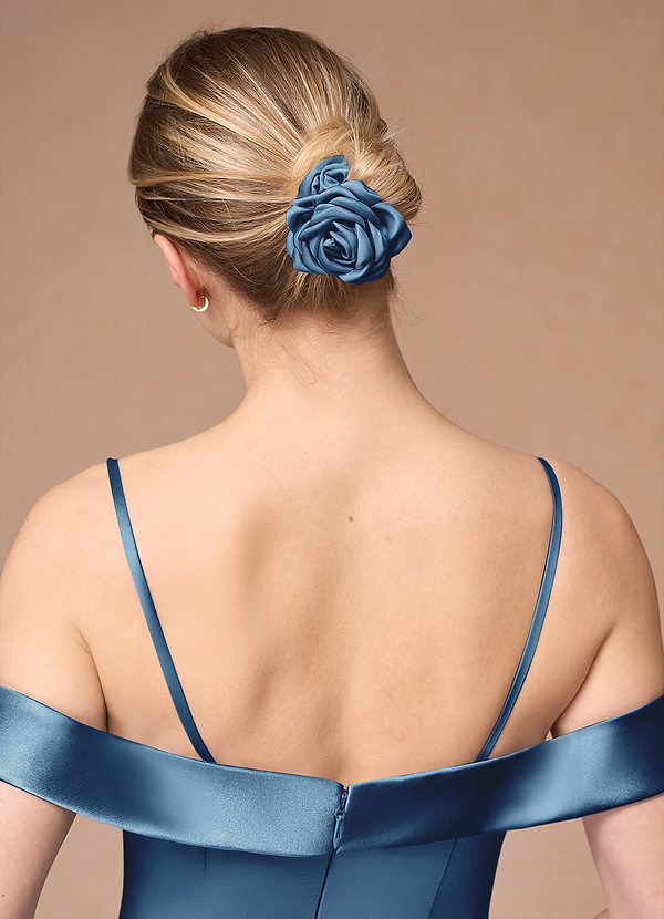 front Bijpassende kleur matte satijnen rozen scrunchie set