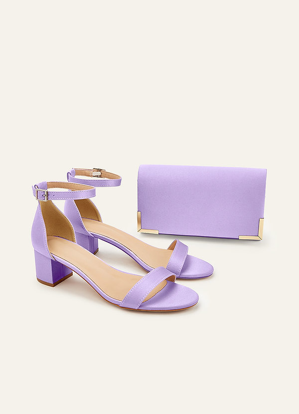 front Ensemble de sandales à talons carrés en satin mat de couleur assortie et d'une pochette enveloppe