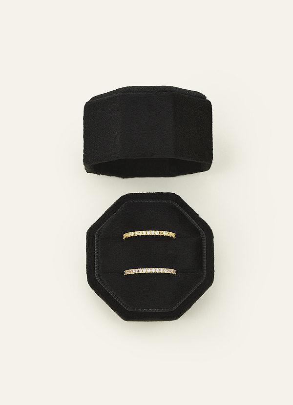 front Pudełko na pierścionek z aksamitu na dzień ślubu