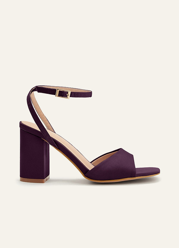 front Tacones de bloque con punta cuadrada en satén elástico a juego