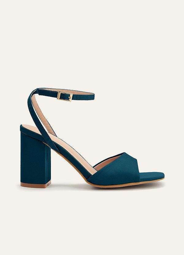 front Scarpe con tacco a blocco in raso elasticizzato con punta quadrata in tinta