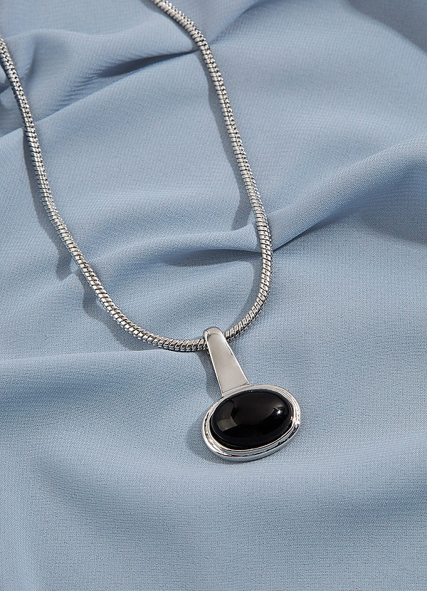 front Agate Pendant Necklace