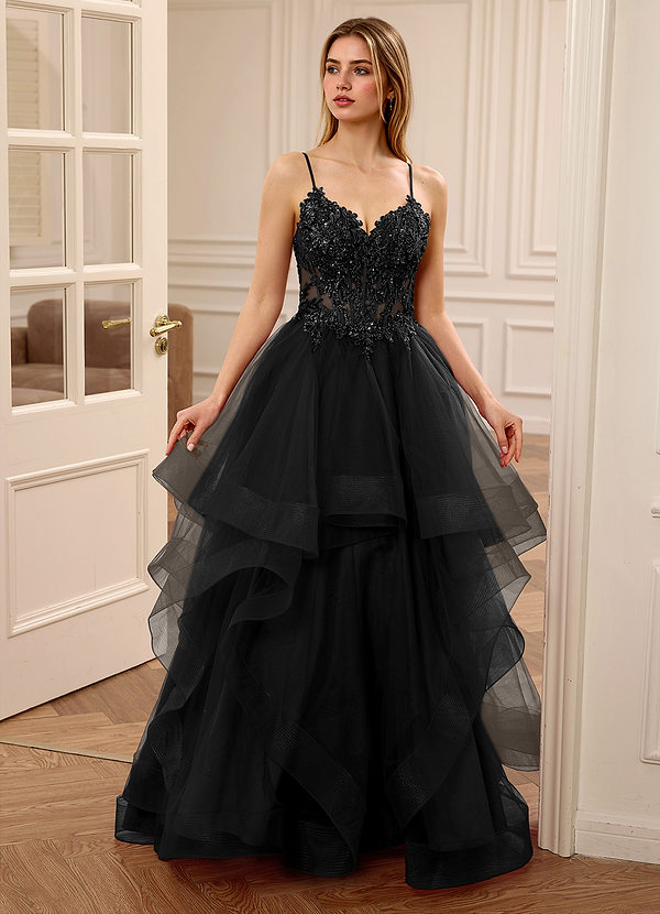 Zinnia Zwart A-lijn galajurk met bloemenprint, V-hals en ruches, gemaakt van tule. image1