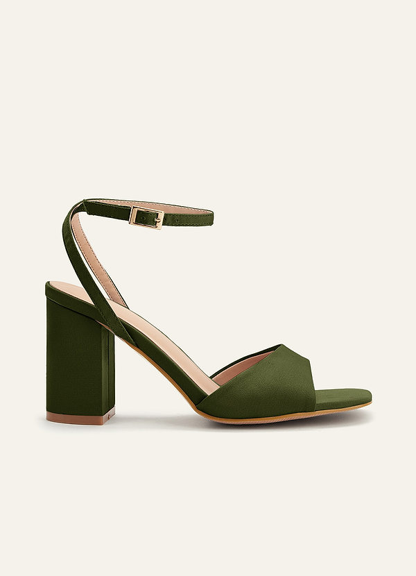 front Tacones de bloque con punta cuadrada en satén elástico a juego