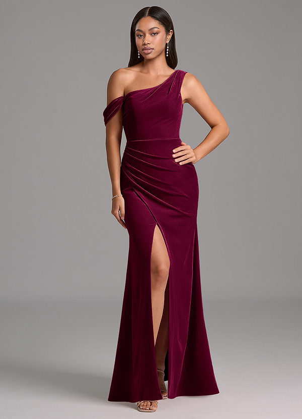 Azazie Madelyn Robes Demoiselle d'honneur Robe Fourreau en velours Ue épaule Cabernet image1