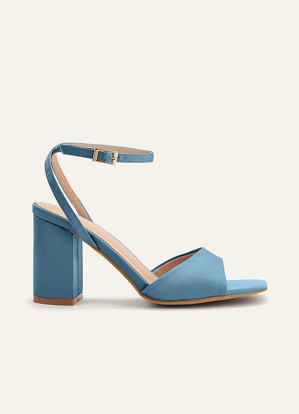 front Dopasowane kolorystycznie, satynowe, kwadratowe obcasy z noskiem w kształcie bloku